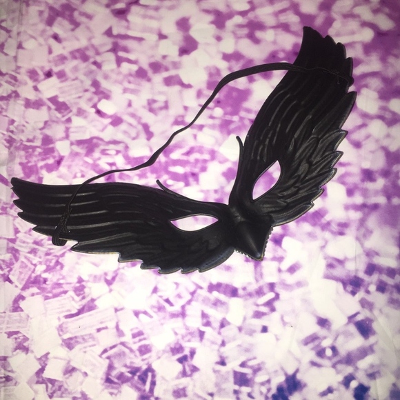 Bird Feathers & Diamonds Sparkly Mask! - Picture 3 of 3